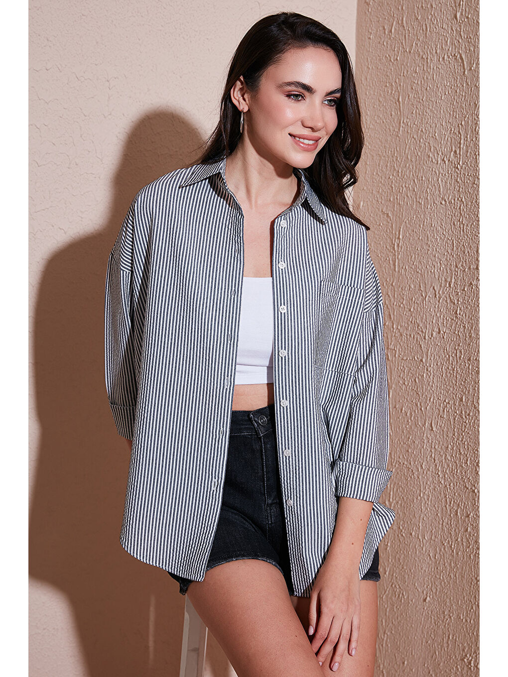 Siyah Regular Fit Uzun Kollu Cepli Çizgili Kadın Gömlek 6772895-1