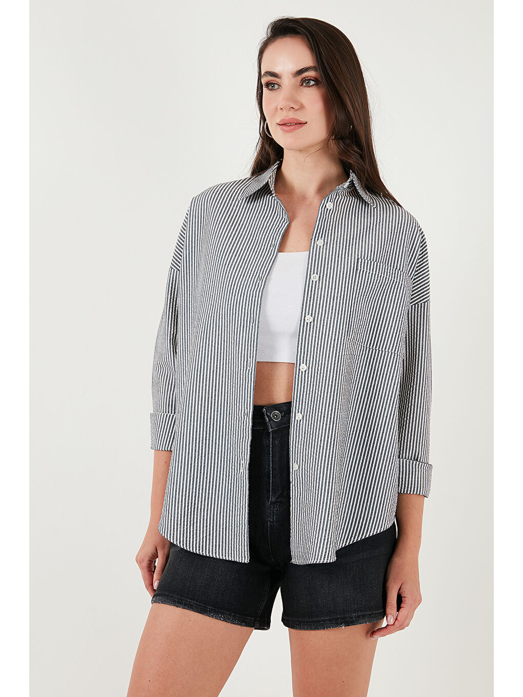 Siyah Regular Fit Uzun Kollu Cepli Çizgili Kadın Gömlek 6772895-2