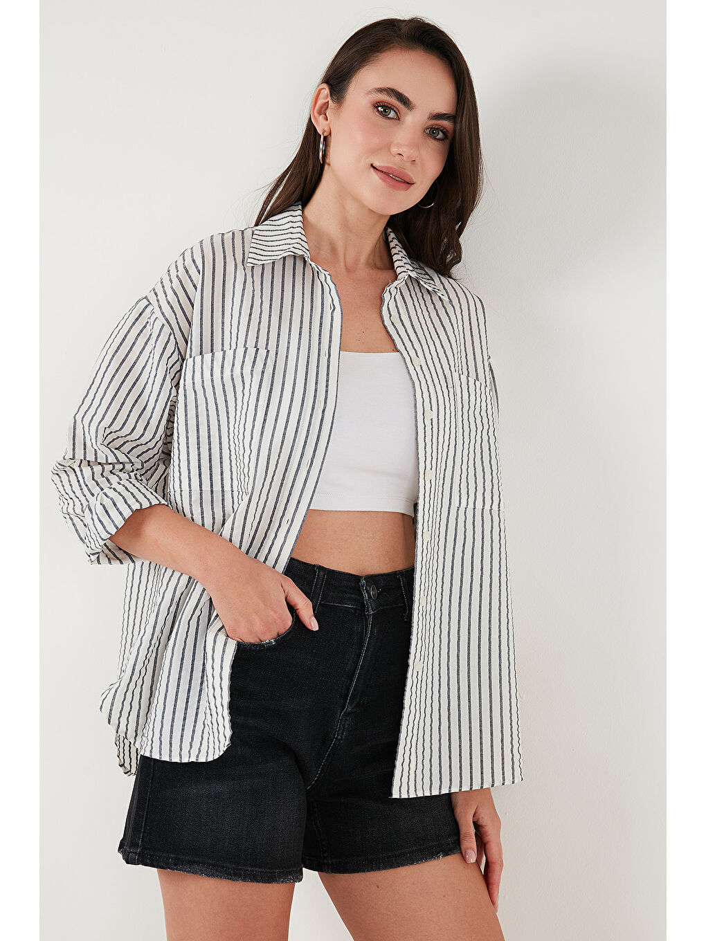 Siyah Regular Fit Uzun Kollu Çizgili Kadın Gömlek 6772875-2