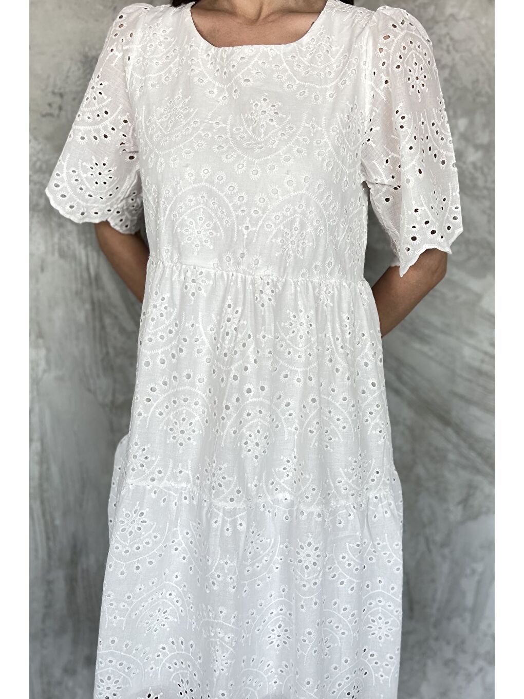 Beyaz Dantel İşlemeli Kadın Kısa Kol Elbise-3