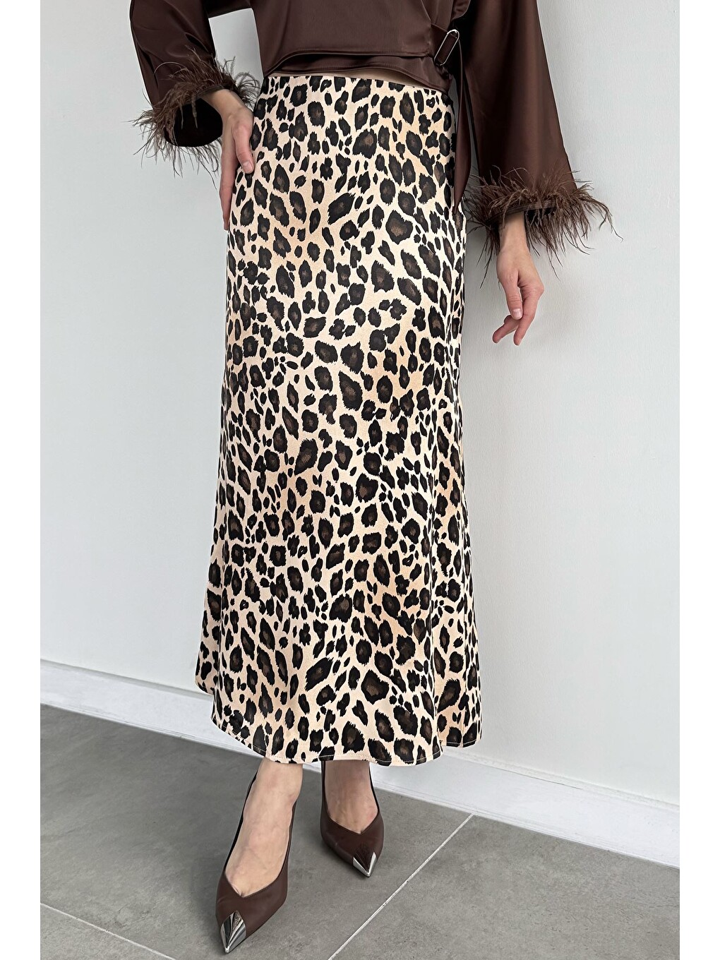 Bej Kadın Leopar Desenli Saten Etek