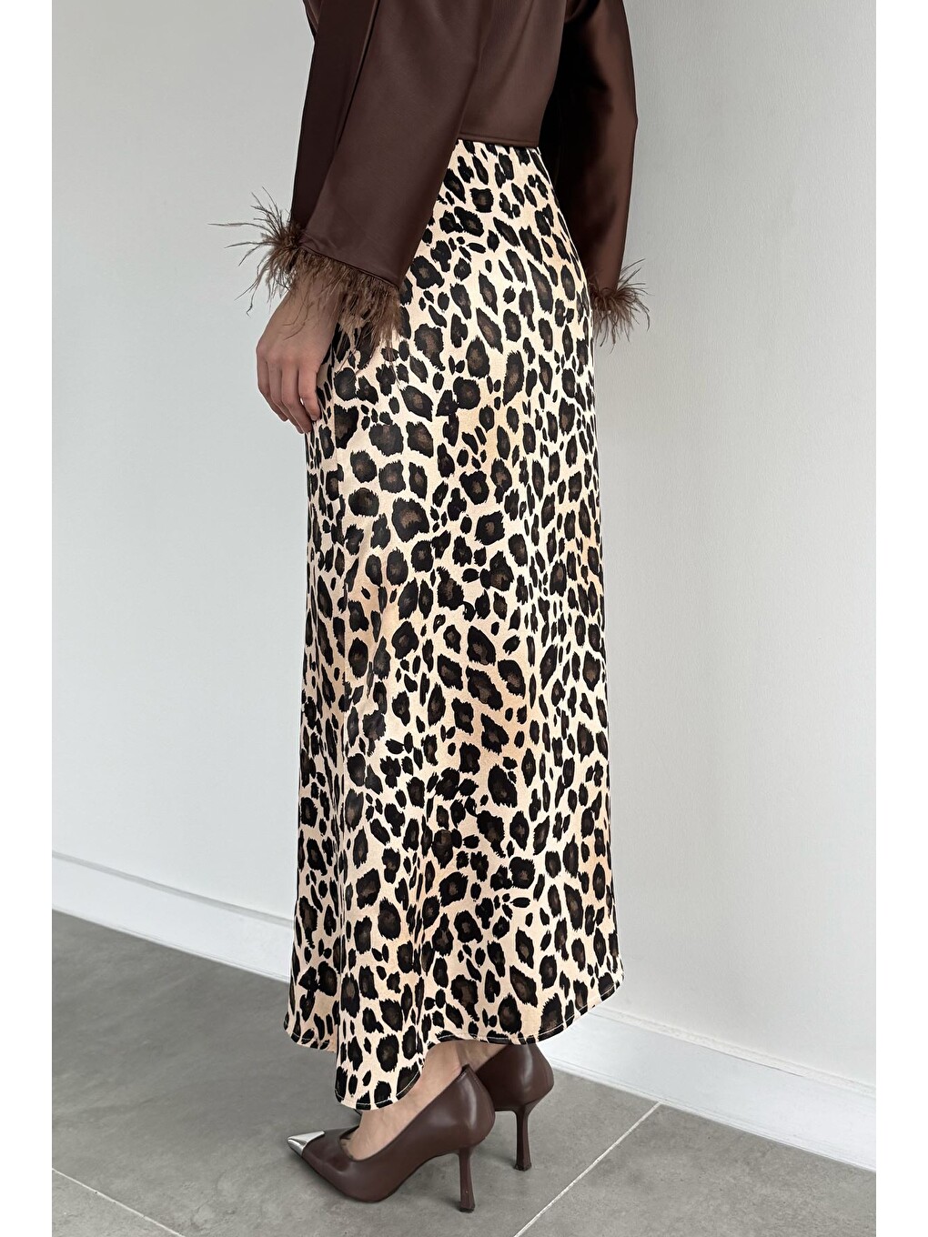 Bej Kadın Leopar Desenli Saten Etek-3