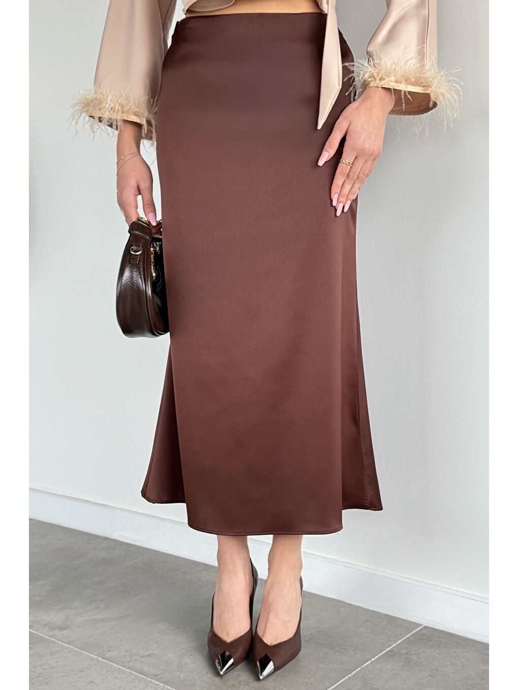 Kahverengi Kadın Uzun Saten Etek