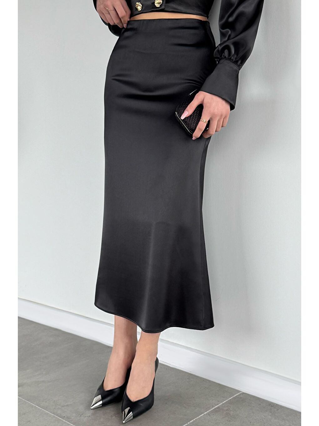 Siyah Kadın Uzun Saten Etek-1