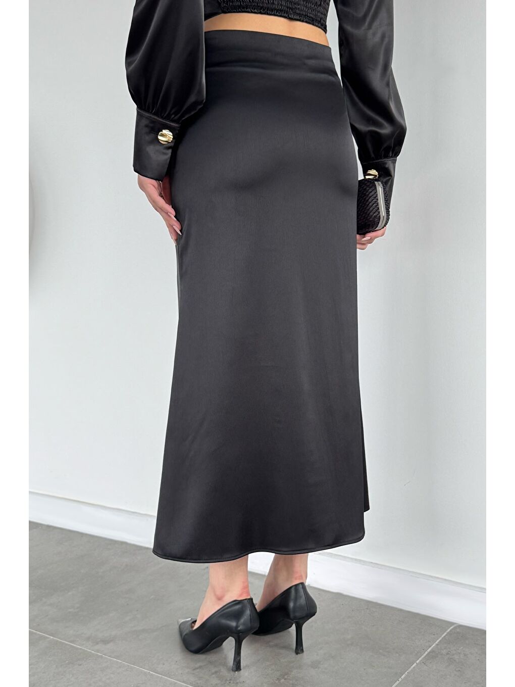Siyah Kadın Uzun Saten Etek-3