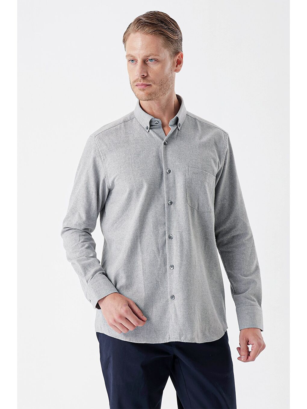 Gri Uzun Kollu Gabardin Sert Yaka Cepli Casual Comfort Fit Rahat Kesim Gömlek 1004235108