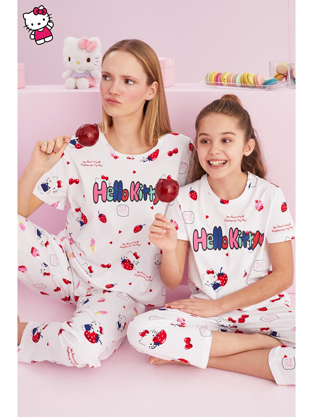 SİYAH İNCİ Beyaz Hello Kitty Lisanslı %100 Pamuk Beyaz Çok Renkli Bisklet Yaka Pijama Takım