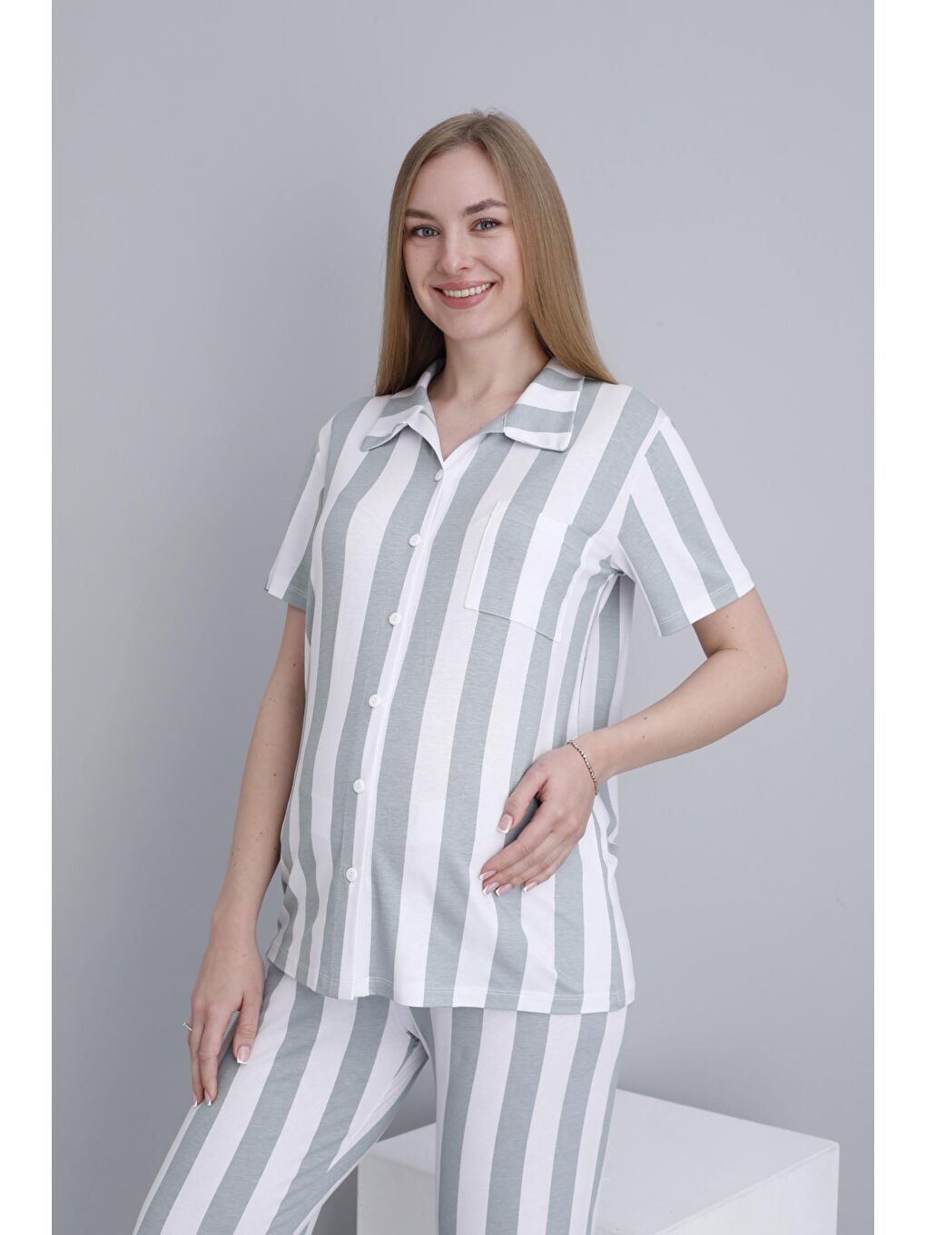 Yeşil Önden Düğmeli Çizgili Kısa Kol Ayarlanabilir Bel Lastikli Hamile ve Lohusa Pijama Takımı-2