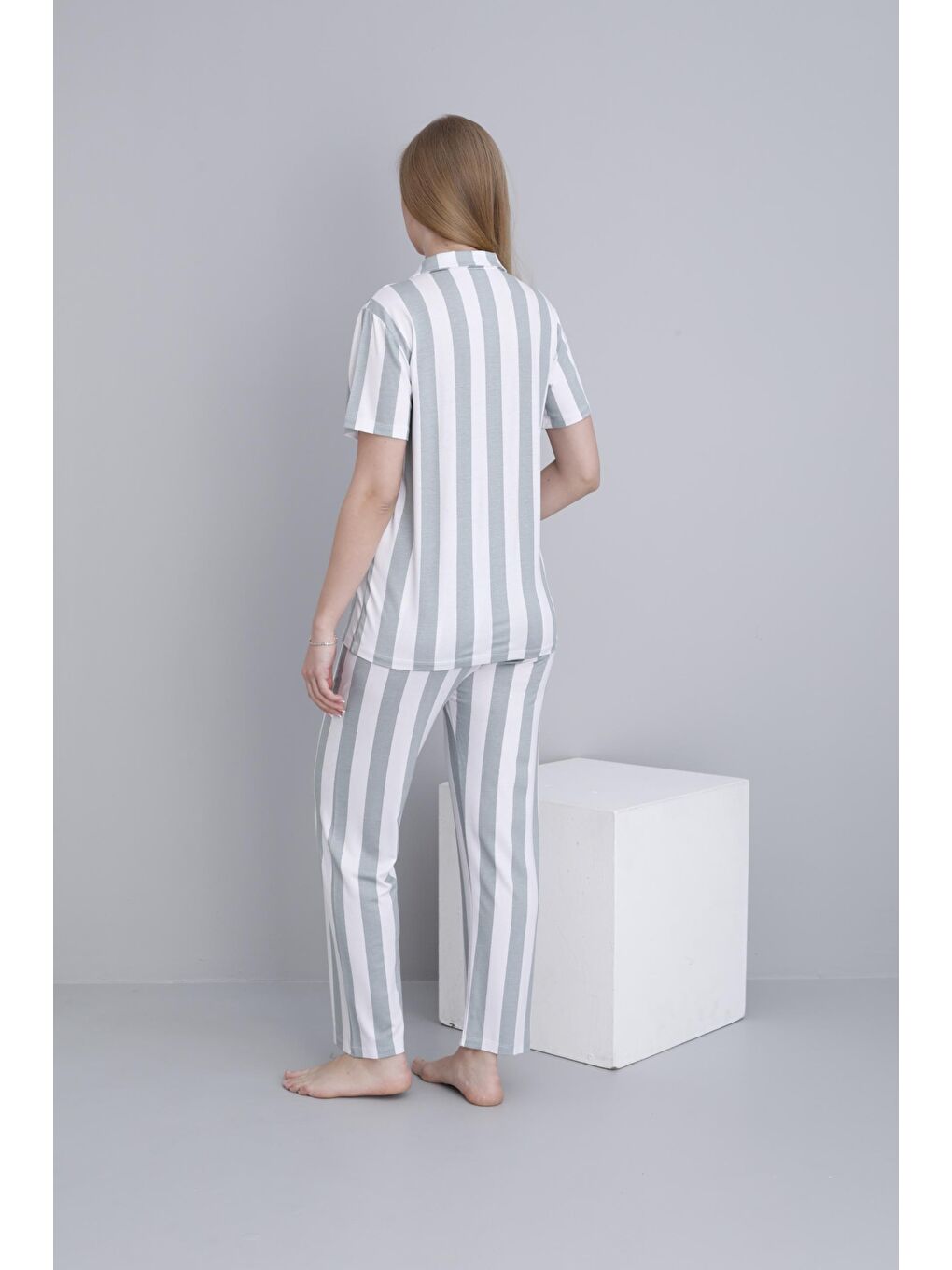 Yeşil Önden Düğmeli Çizgili Kısa Kol Ayarlanabilir Bel Lastikli Hamile ve Lohusa Pijama Takımı-3