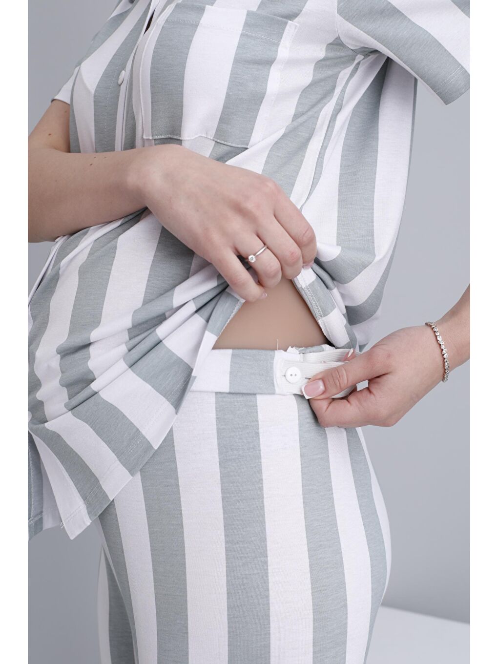 Yeşil Önden Düğmeli Çizgili Kısa Kol Ayarlanabilir Bel Lastikli Hamile ve Lohusa Pijama Takımı-4