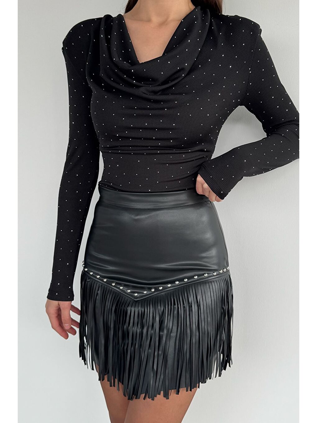Siyah Kadın Püskül Detaylı Suni Deri Mini Etek-1