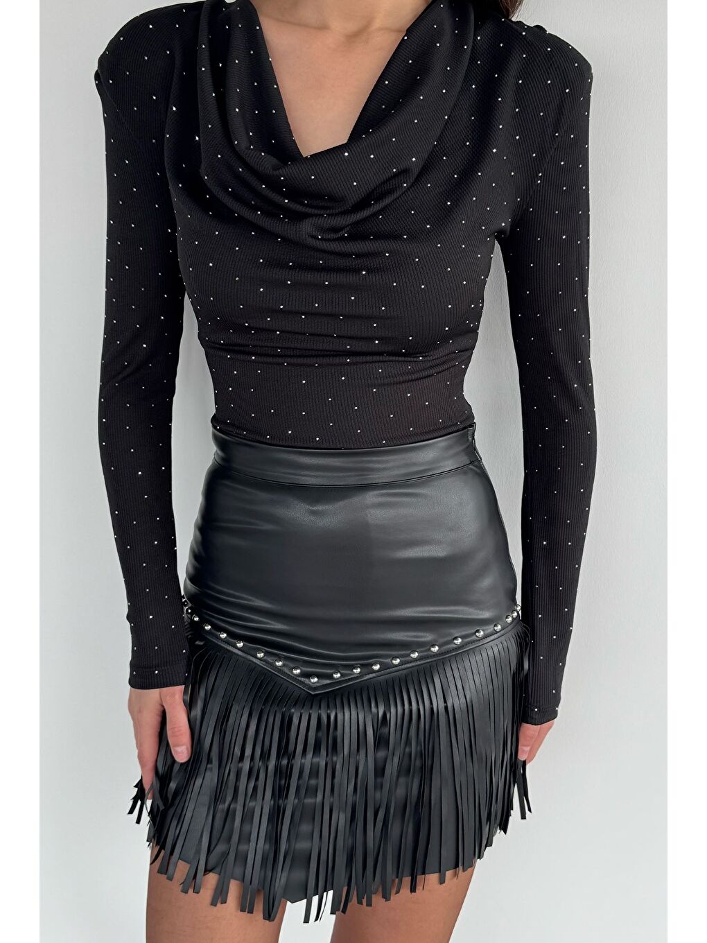 Siyah Kadın Püskül Detaylı Suni Deri Mini Etek-3