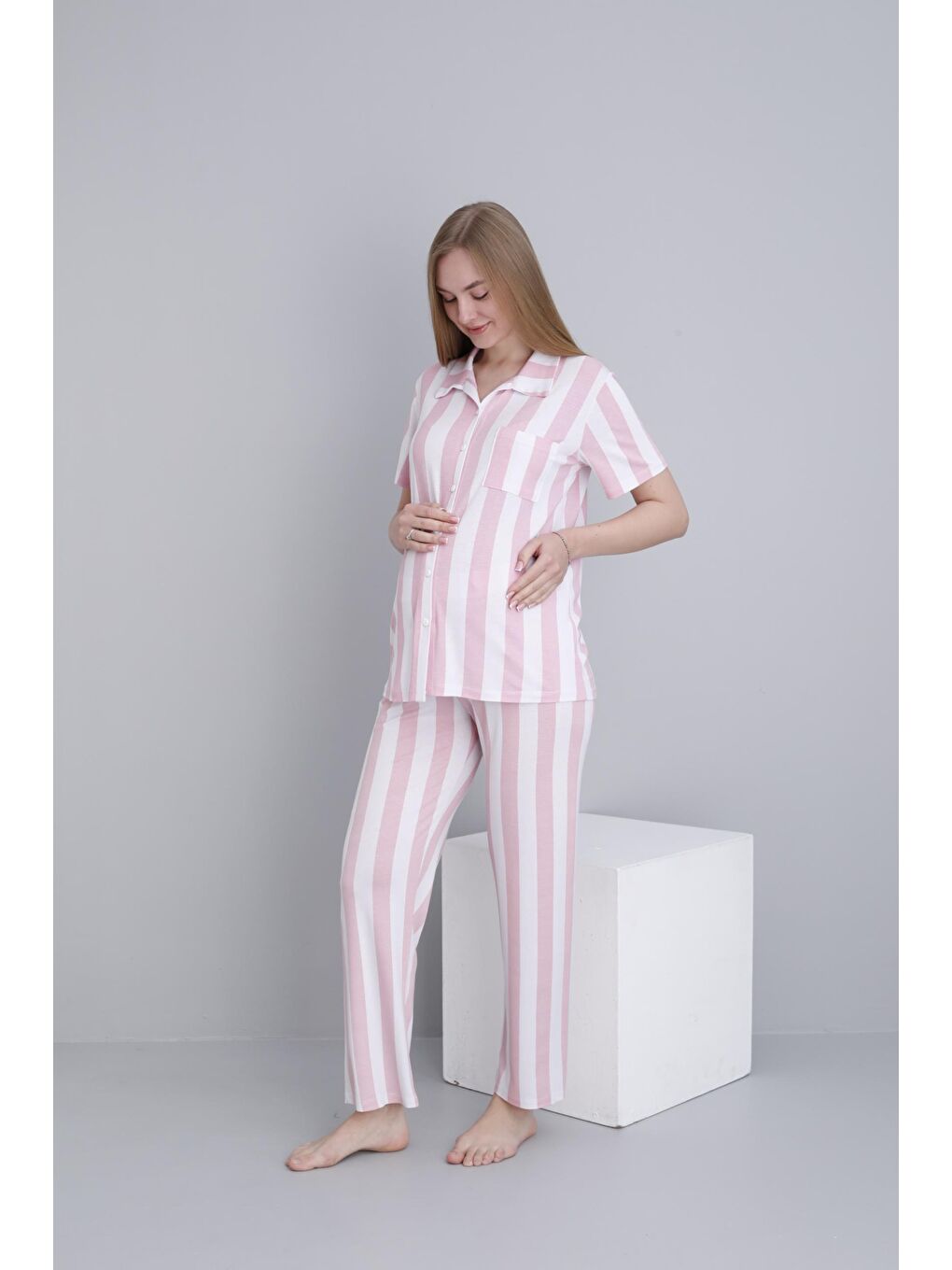 Pembe Önden Düğmeli Çizgili Kısa Kol Ayarlanabilir Bel Lastikli Hamile ve Lohusa Pijama Takımı