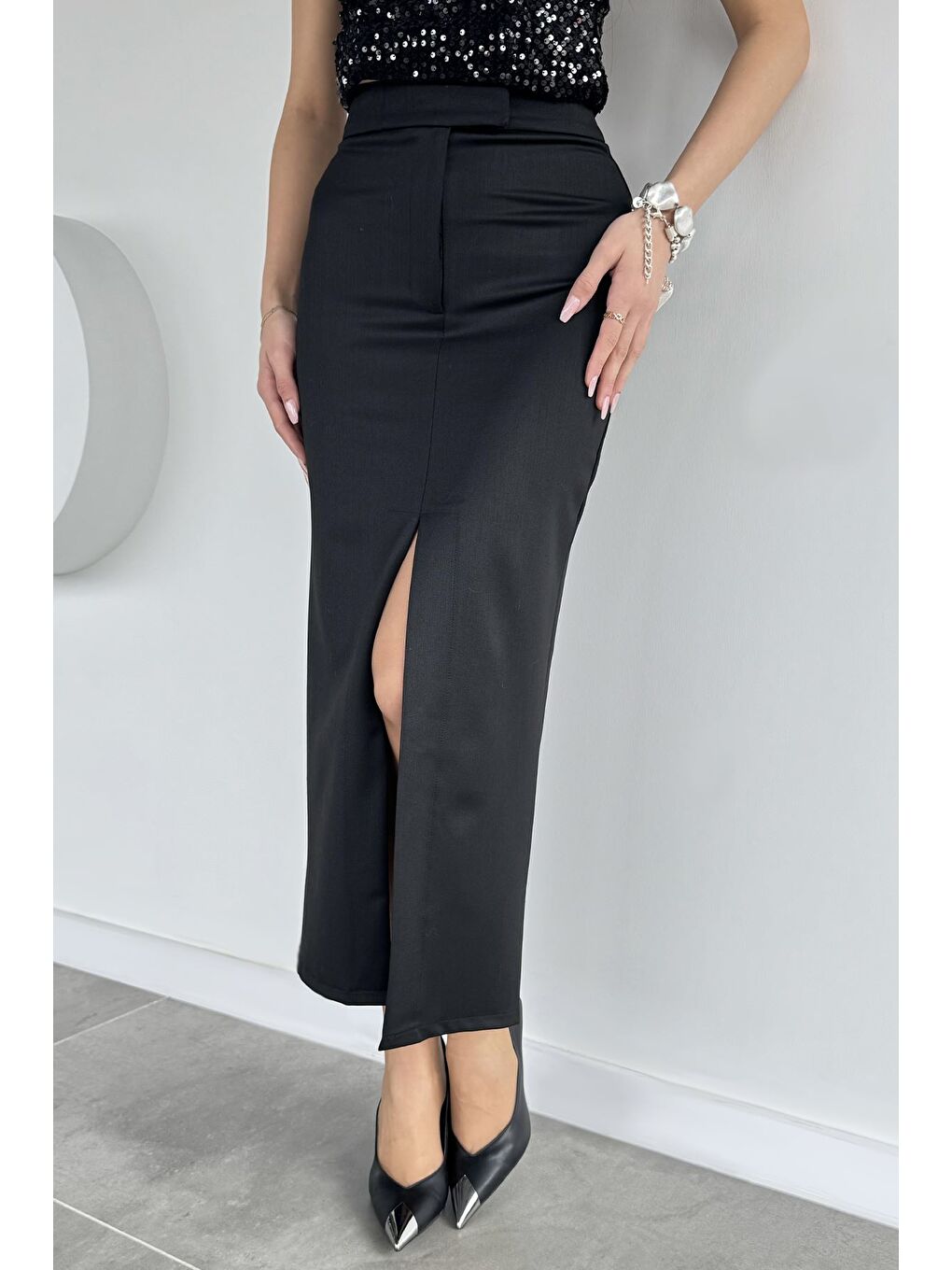 Siyah Kadın Önden Yırtmaçlı Kalem Etek-1