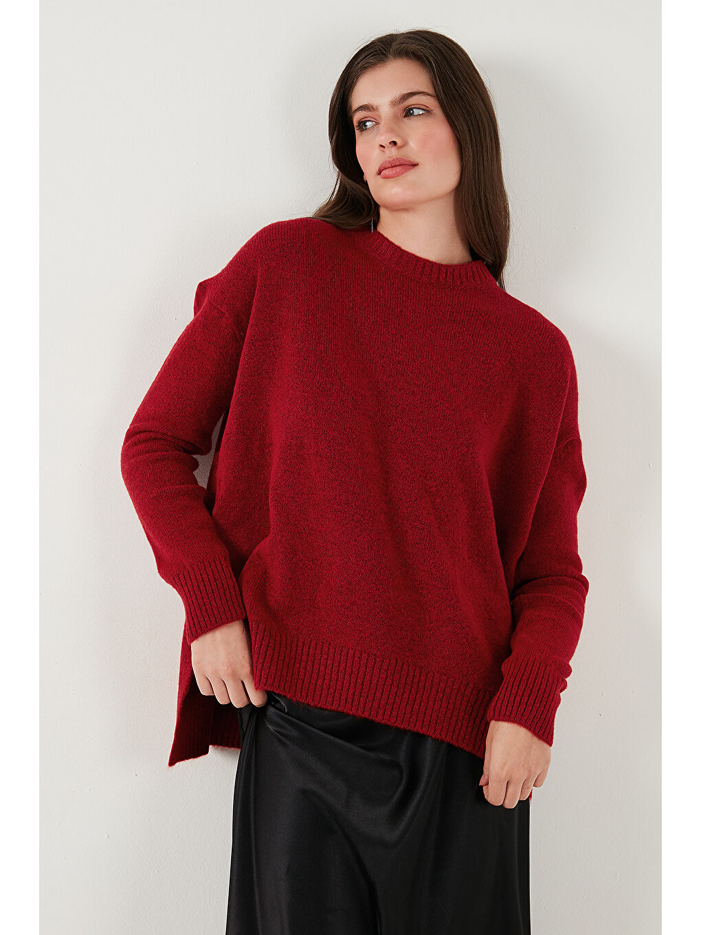 Kırmızı Rahat Kesim Yırtmaç Detaylı Bisiklet Yaka Kadın Kazak 4616142Y-3