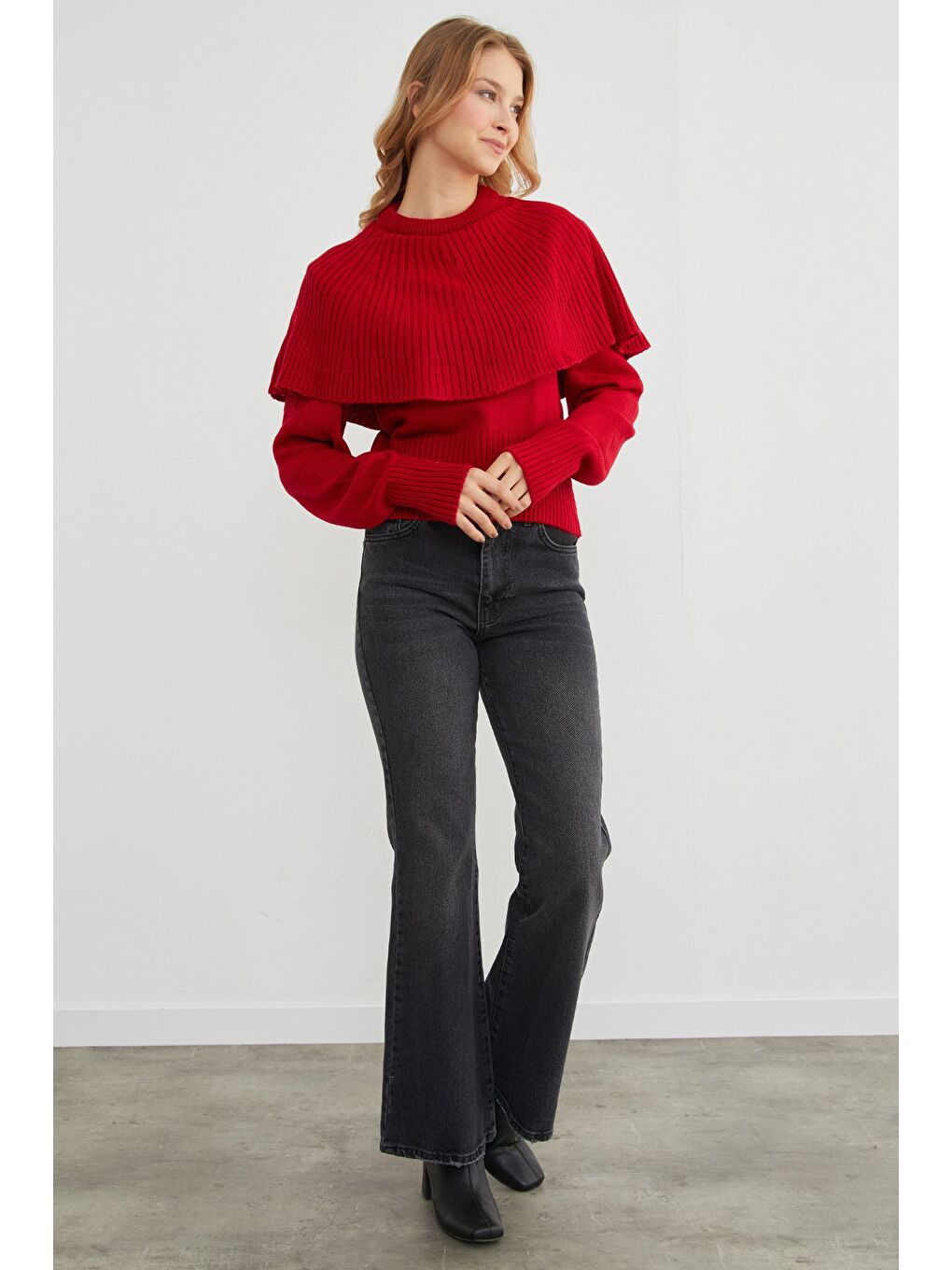 Kırmızı Pelerin Detaylı Triko Kazak-2