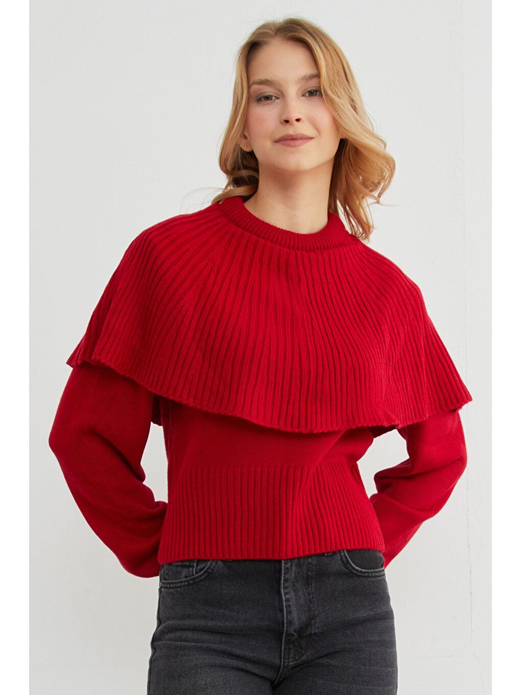 Kırmızı Pelerin Detaylı Triko Kazak-3
