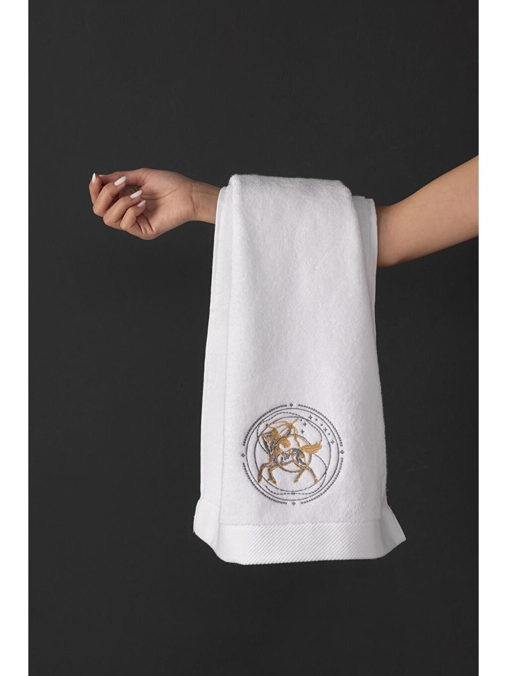 Beyaz %100 Microcotton Üst Kalite Havlu Seti Burç Nakışlı-1