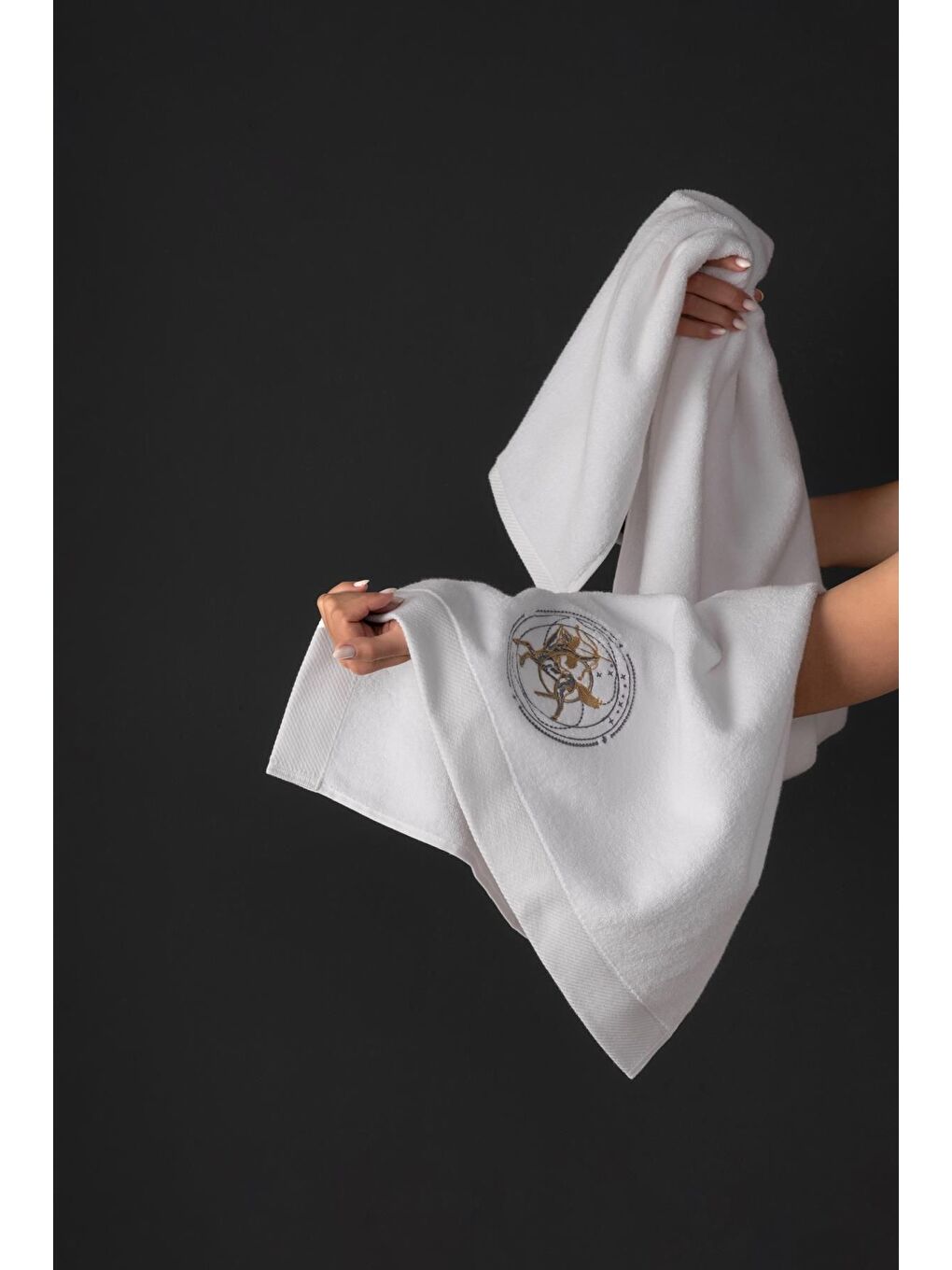 Beyaz %100 Microcotton Üst Kalite Havlu Seti Burç Nakışlı-3