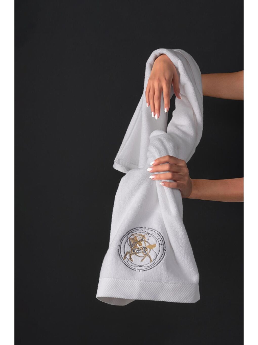 Beyaz %100 Microcotton Üst Kalite Havlu Seti Burç Nakışlı-5