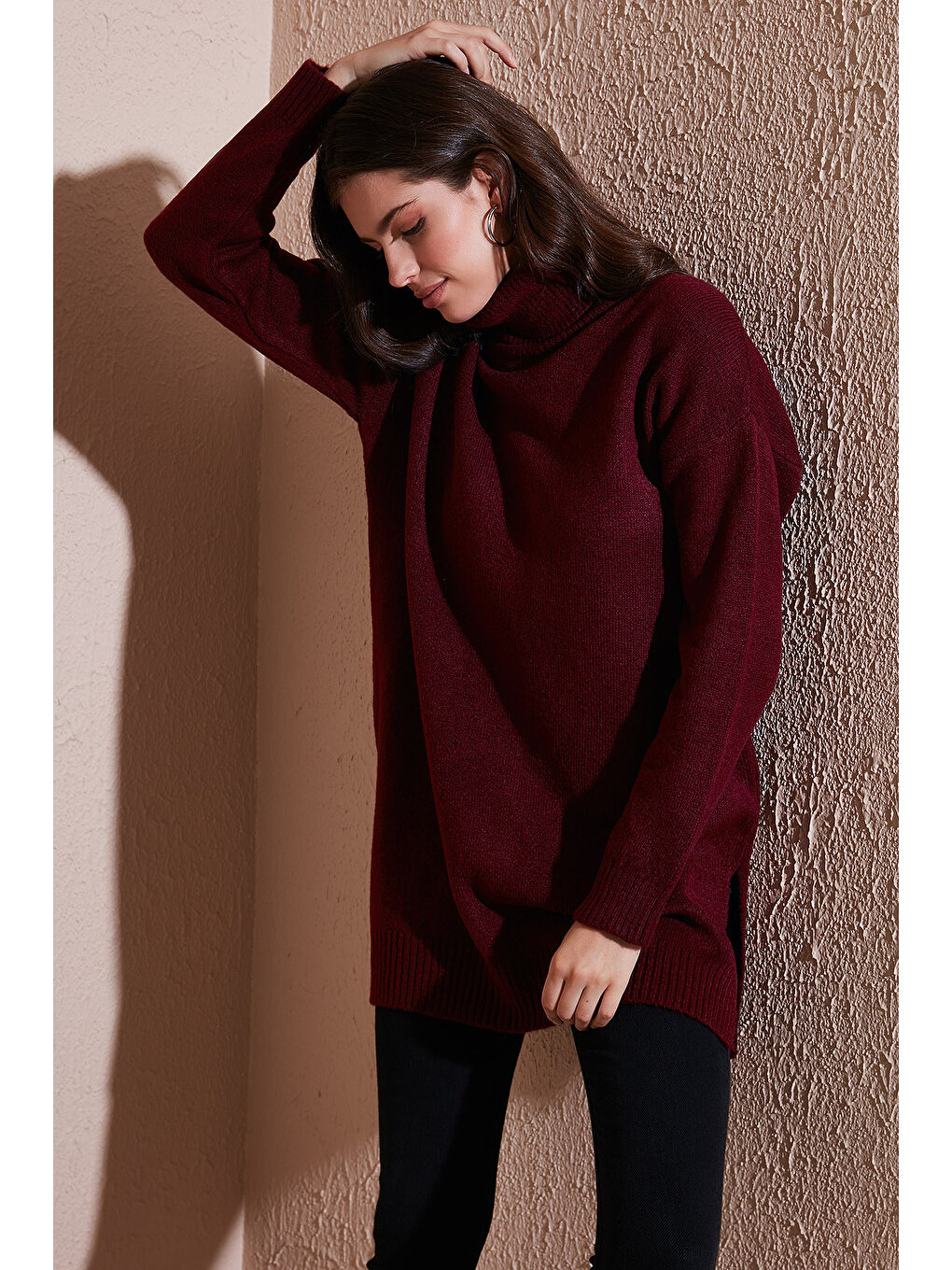 Bordo Regular Fit Yanları Yırtmaçlı Boğazlı Yaka Uzun Triko Kadın Kazak 4616141Y-1