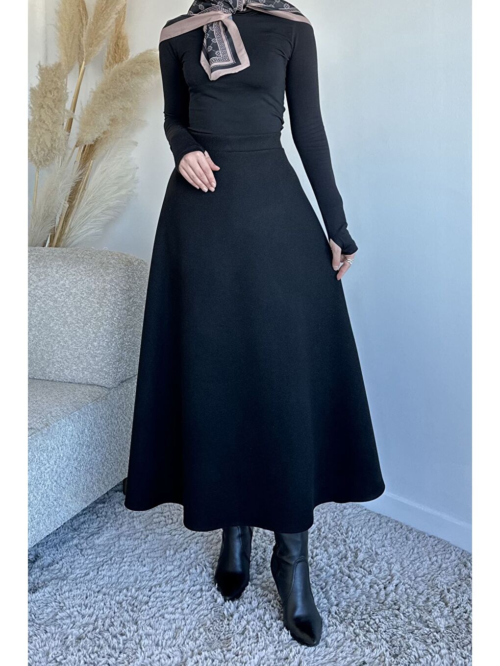 Siyah Bel Lastikli Kaşe Tesettür Etek