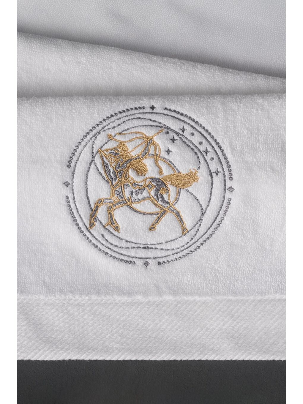 Beyaz %100 Microcotton Üst Kalite Havlu Seti Burç Nakışlı-7