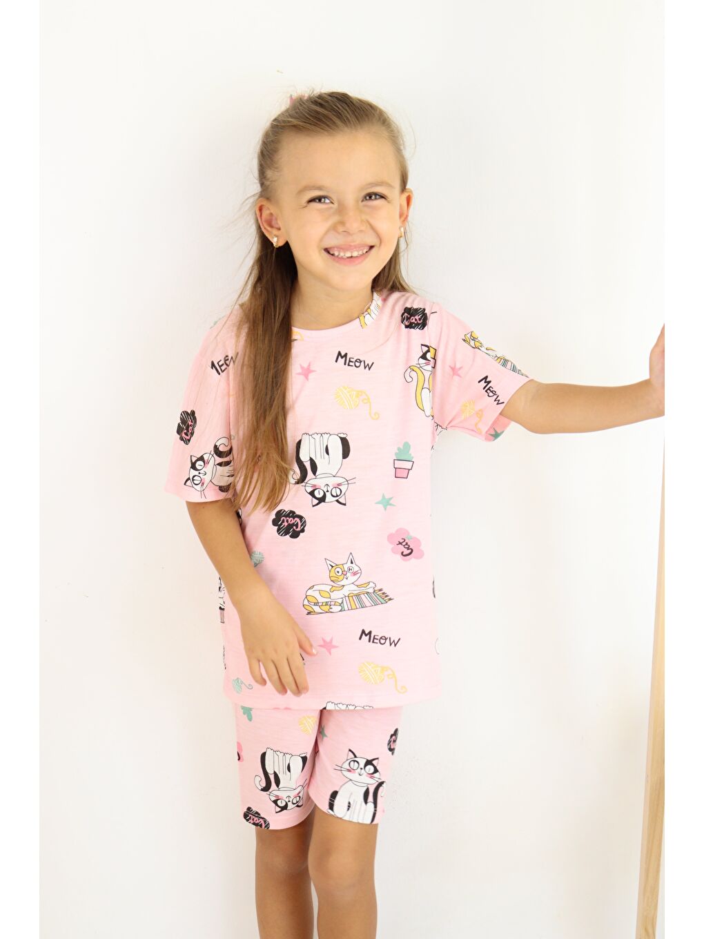 Beyaz Kız Çocuk Pamuklu Penye Kumaş Şortlu Pijama Takımı-1