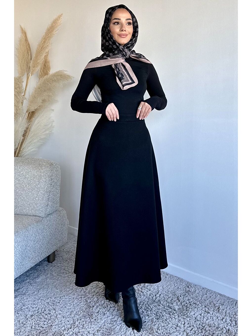 Siyah Bel Lastikli Kaşe Tesettür Etek-3