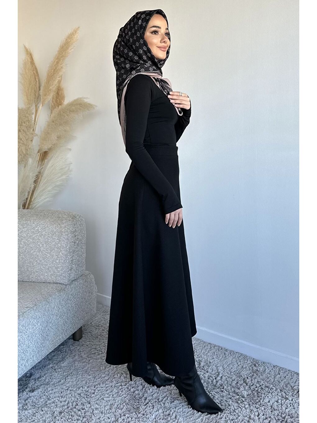 Siyah Bel Lastikli Kaşe Tesettür Etek-5