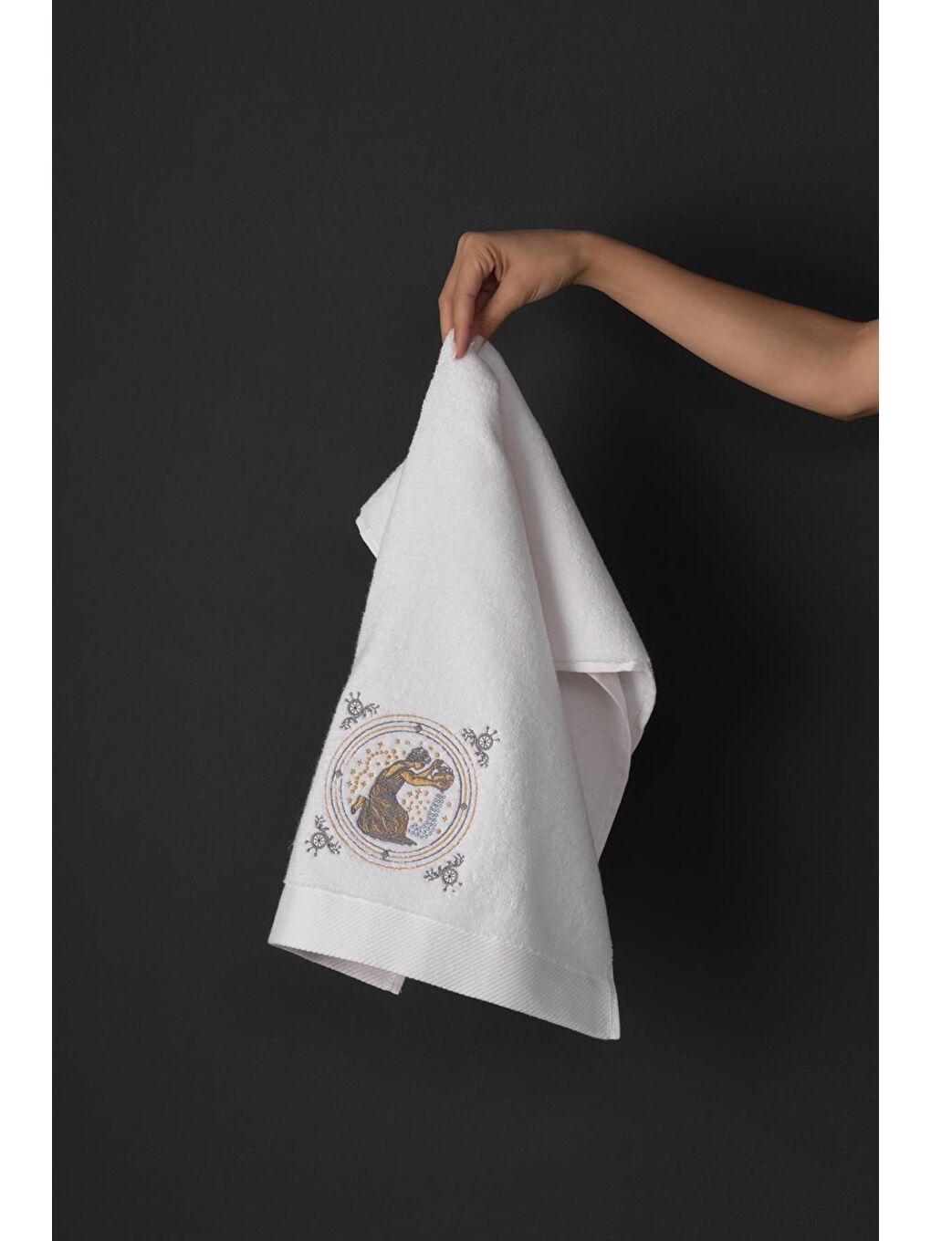 Beyaz %100 Microcotton Üst Kalite Havlu Seti Burç Nakışlı-1