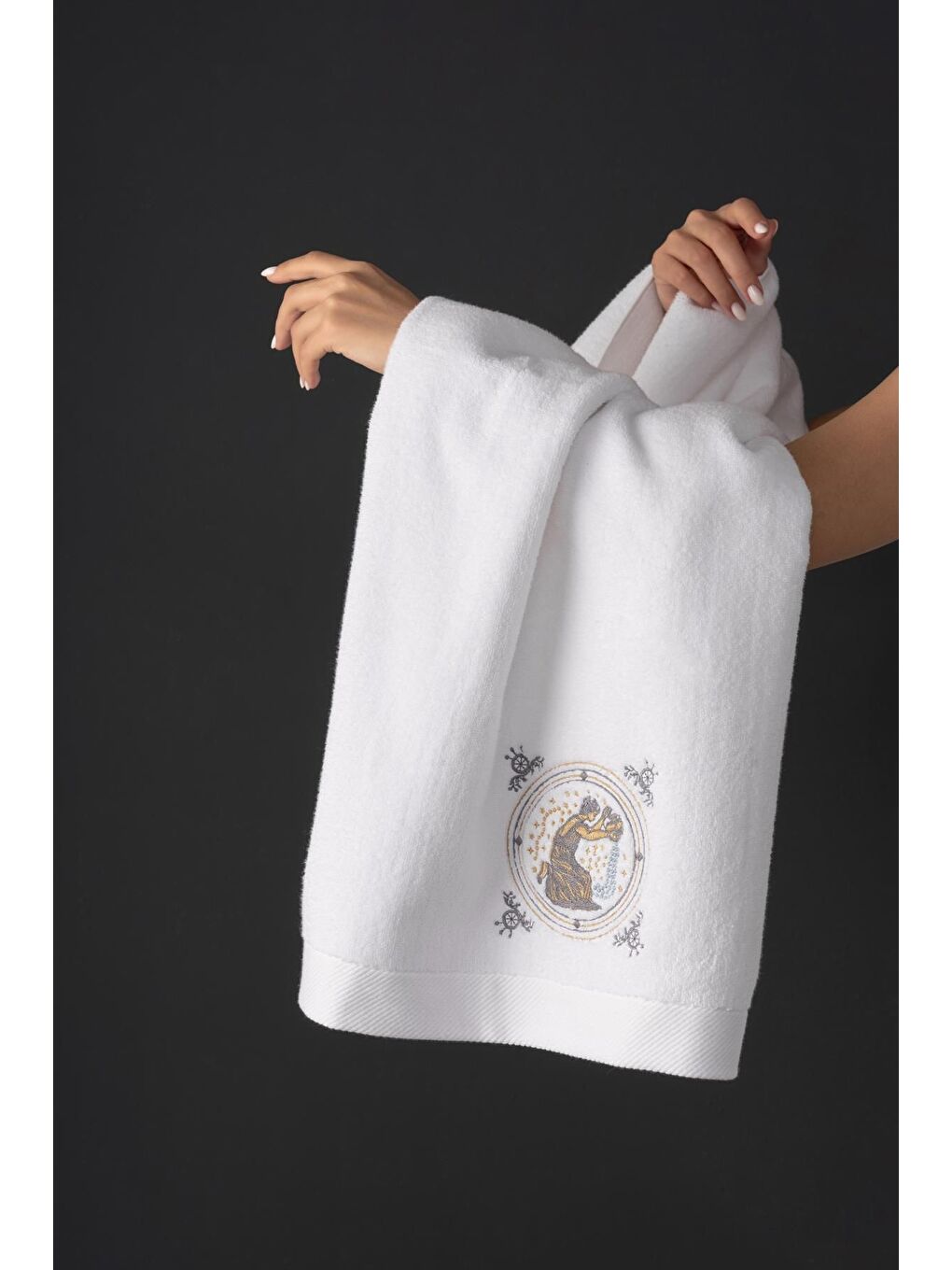 Beyaz %100 Microcotton Üst Kalite Havlu Seti Burç Nakışlı-4