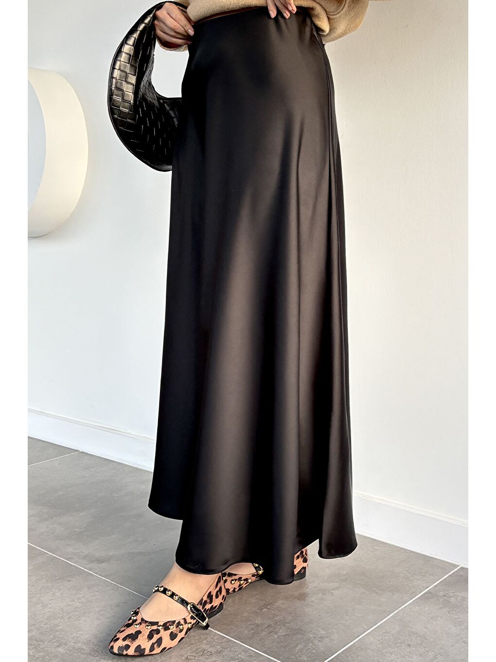 Siyah Bel Lastikli Saten Tesettür Etek-1