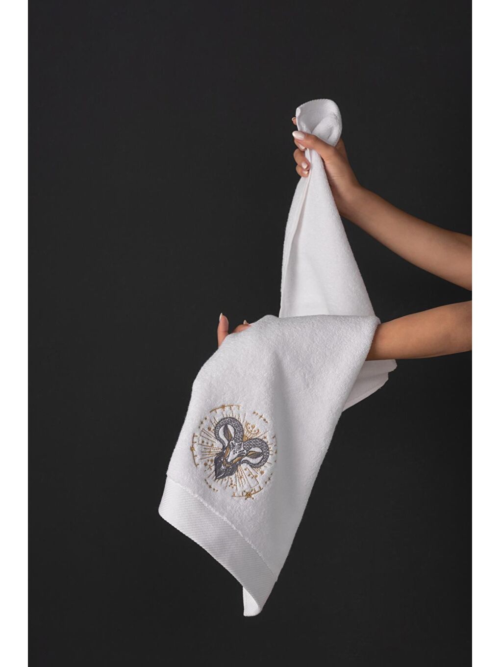Beyaz %100 Microcotton Üst Kalite Havlu Seti Burç Nakışlı-1