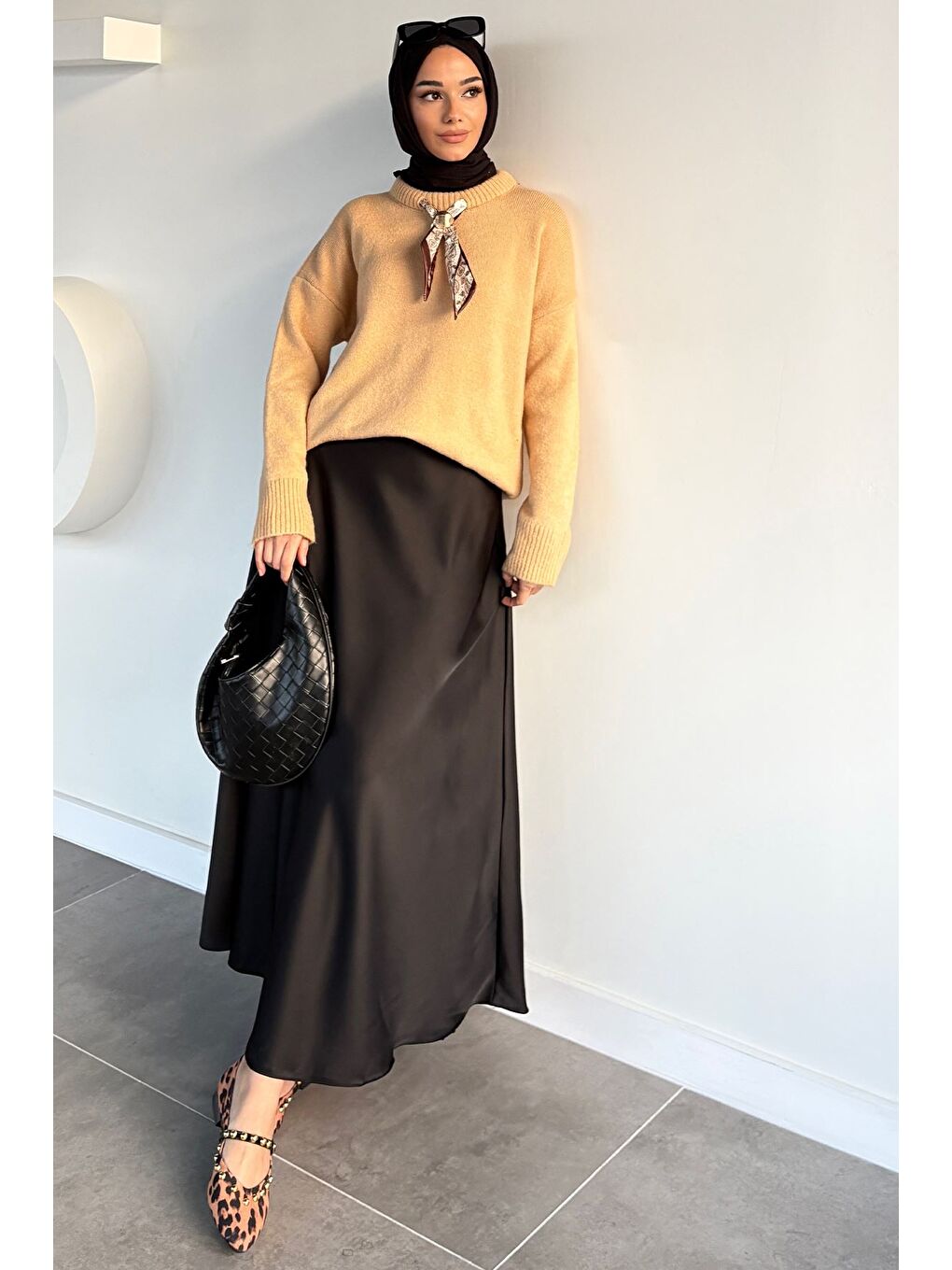 Siyah Bel Lastikli Saten Tesettür Etek-3