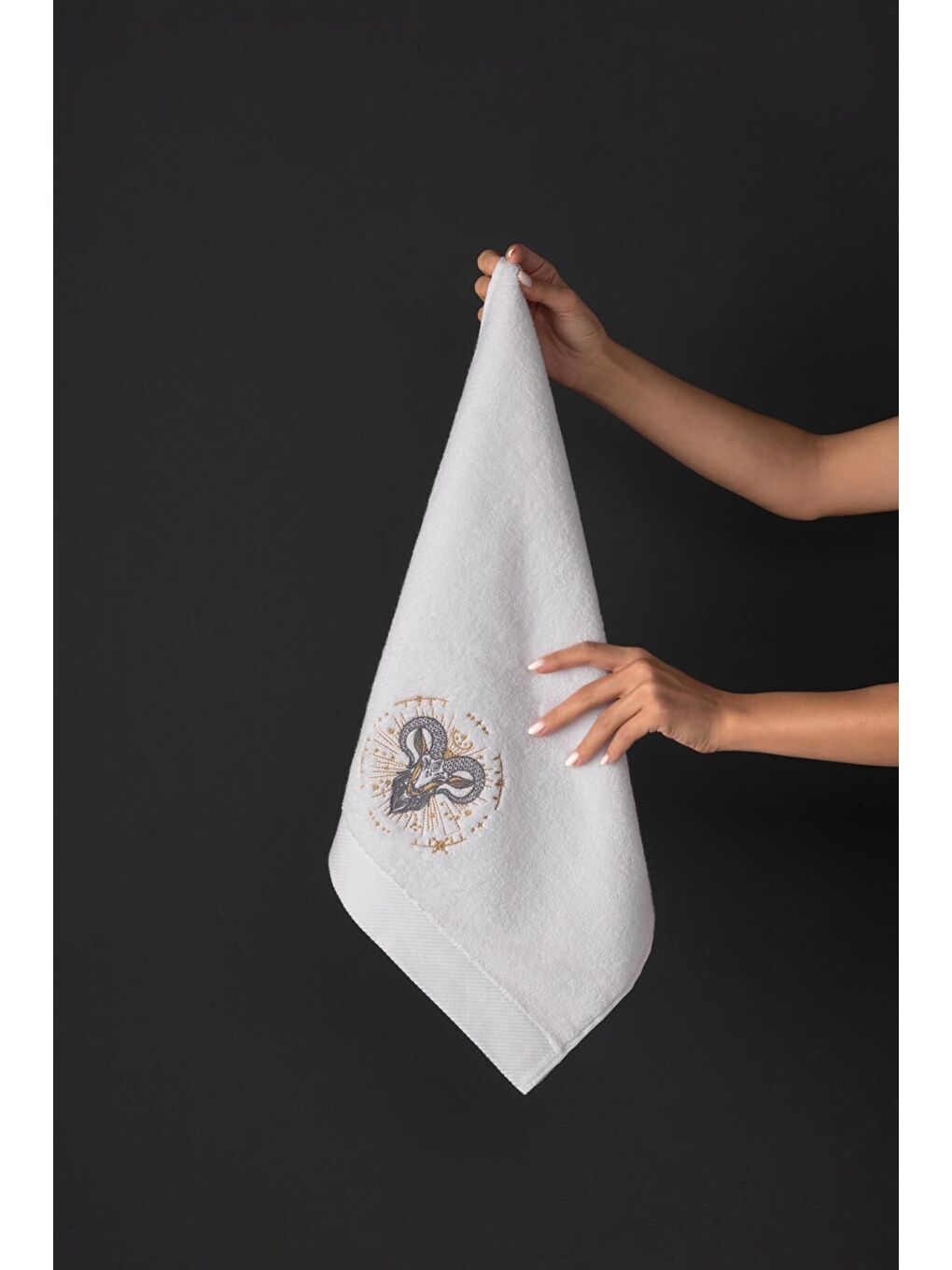 Beyaz %100 Microcotton Üst Kalite Havlu Seti Burç Nakışlı-2