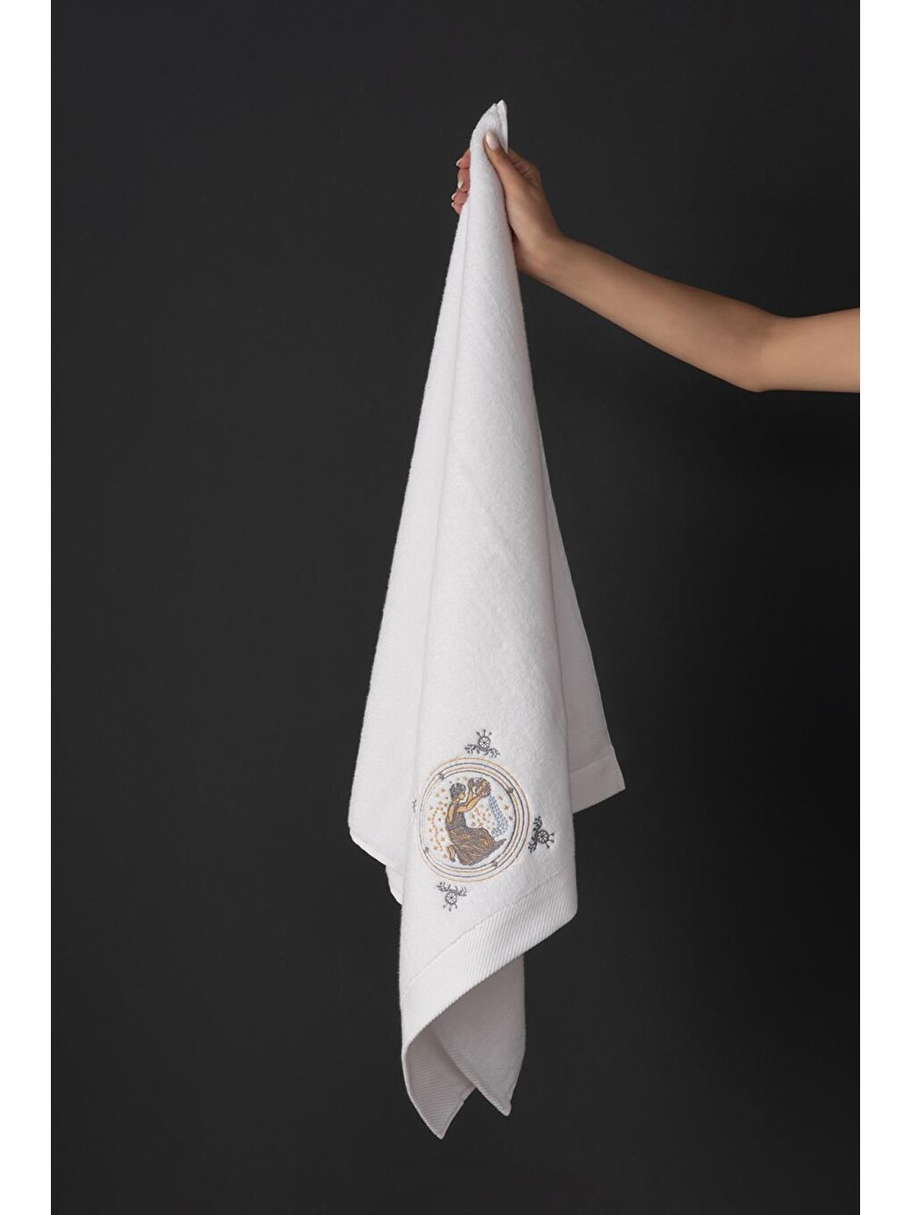 Beyaz %100 Microcotton Üst Kalite Havlu Seti Burç Nakışlı-5