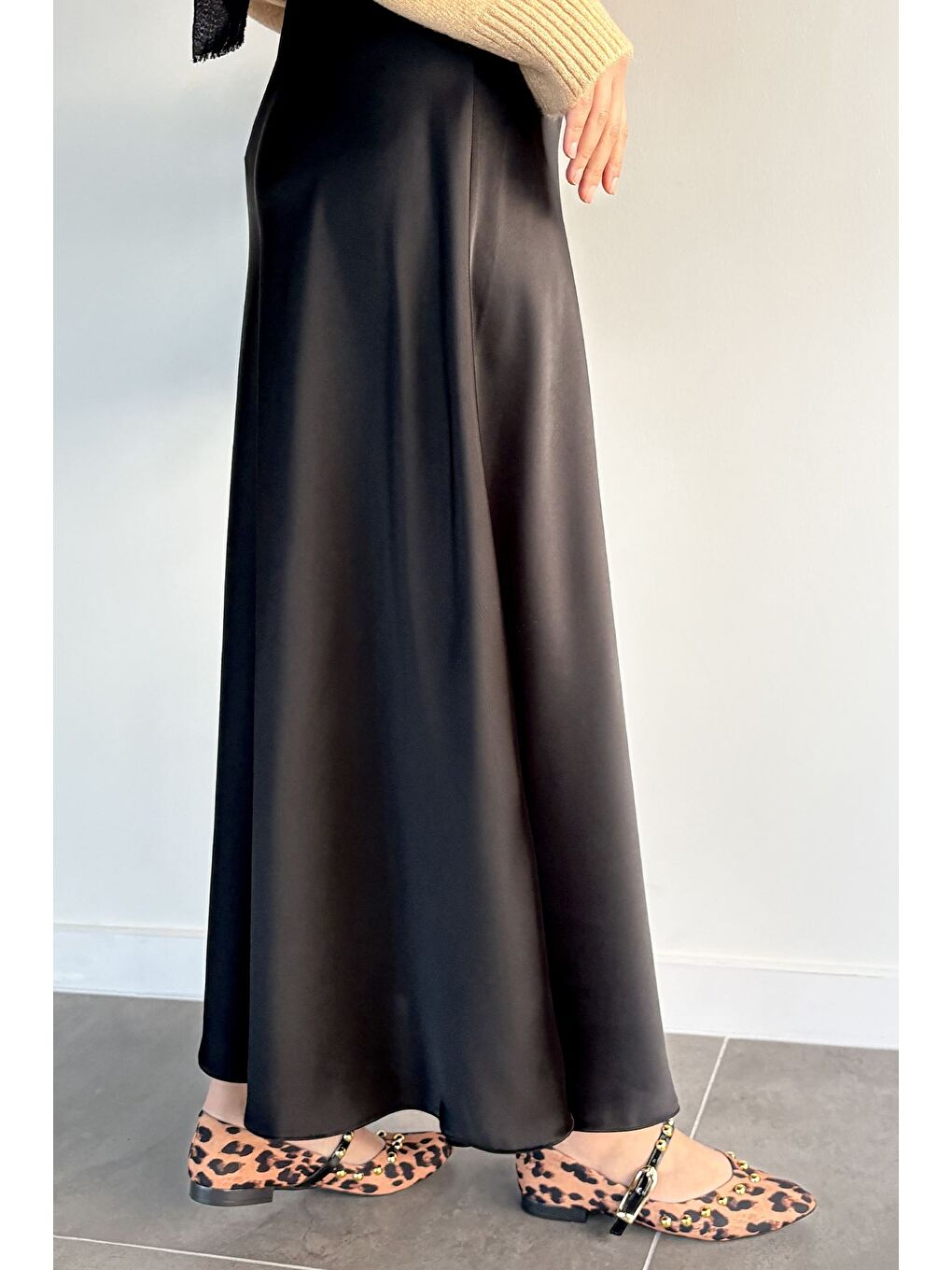 Siyah Bel Lastikli Saten Tesettür Etek-5