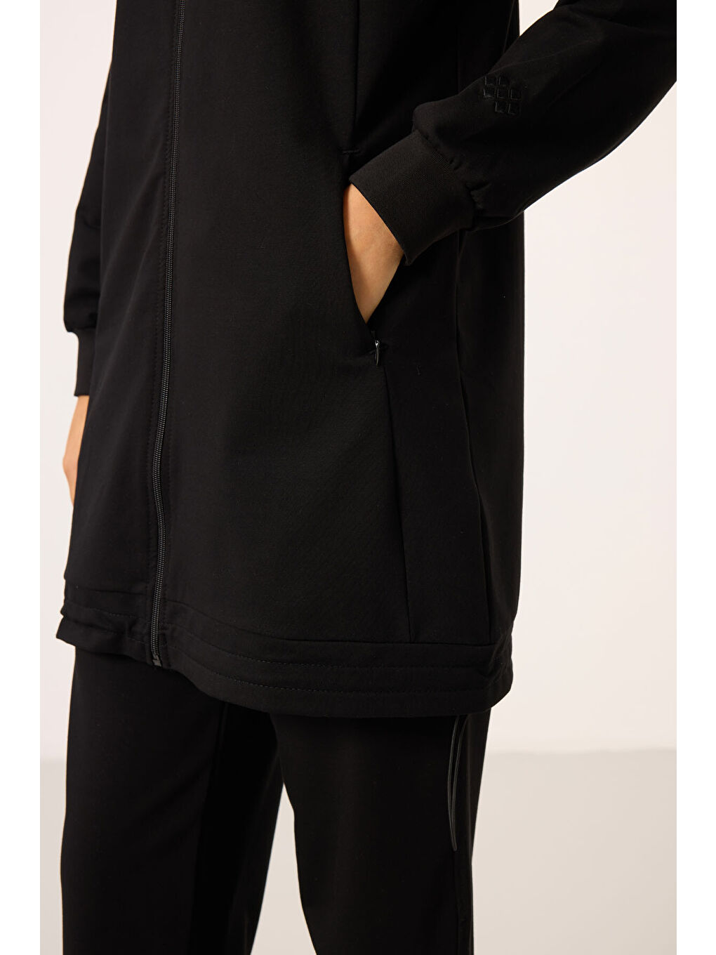 Siyah Dik Yaka Fermuarlı Pamuklu Kadın Eşofman Tunik Takım - 95346-3