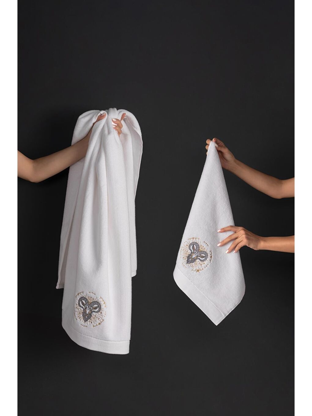 Beyaz %100 Microcotton Üst Kalite Havlu Seti Burç Nakışlı-3
