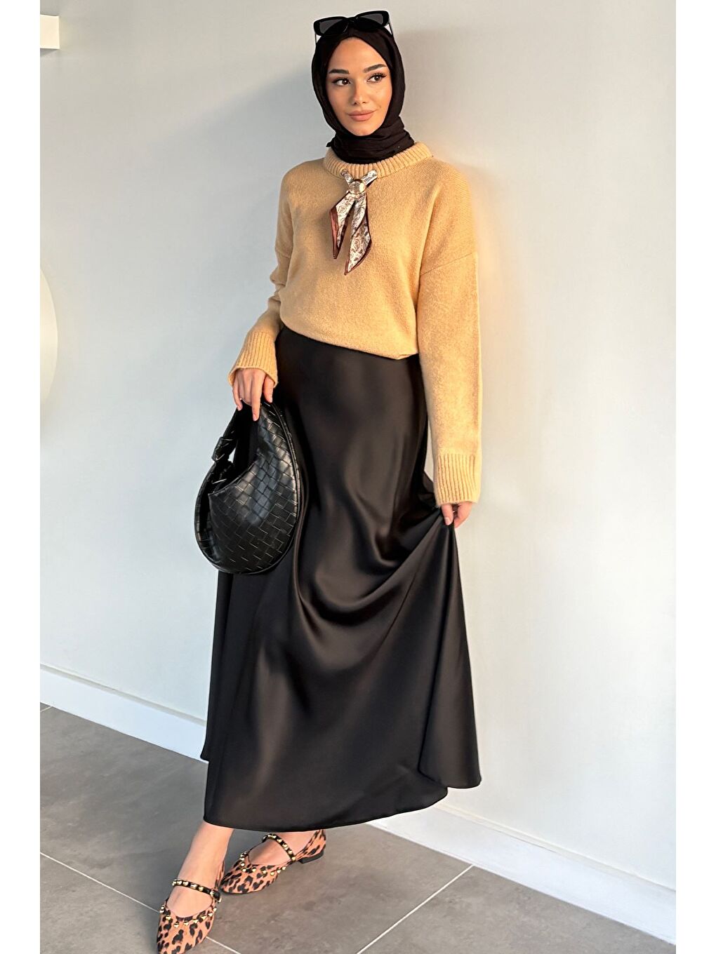 Siyah Bel Lastikli Saten Tesettür Etek-7