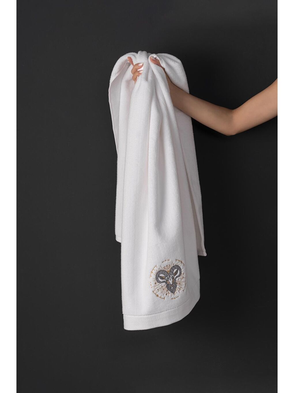 Beyaz %100 Microcotton Üst Kalite Havlu Seti Burç Nakışlı-5