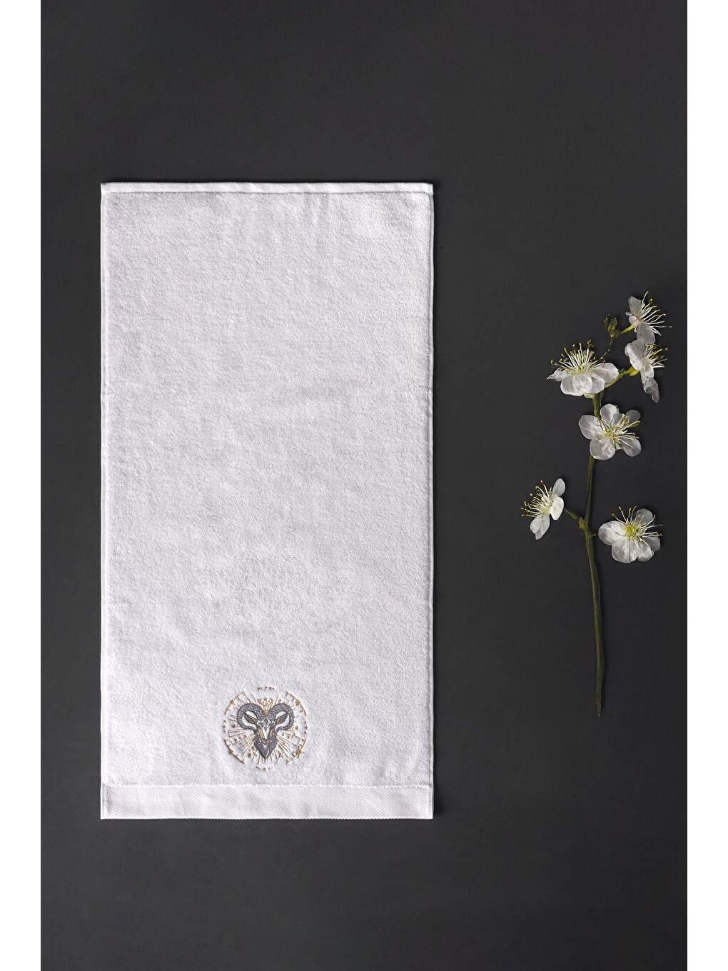 Beyaz %100 Microcotton Üst Kalite Havlu Seti Burç Nakışlı-7