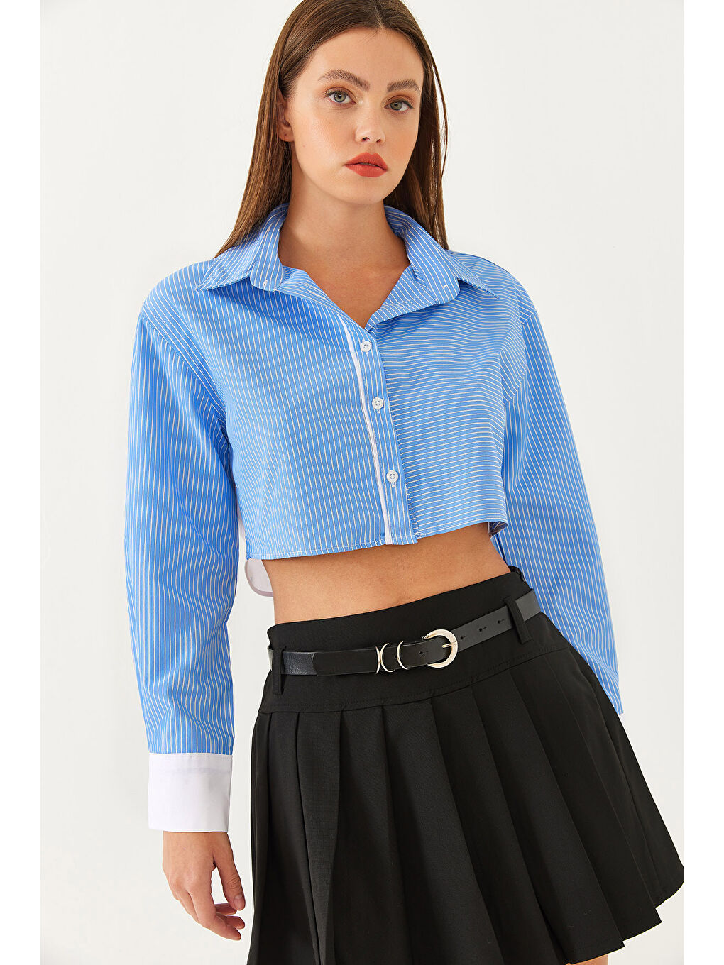 Mavi Kadın Asimetrik Çizgili Manşet Detaylı Crop Gömlek