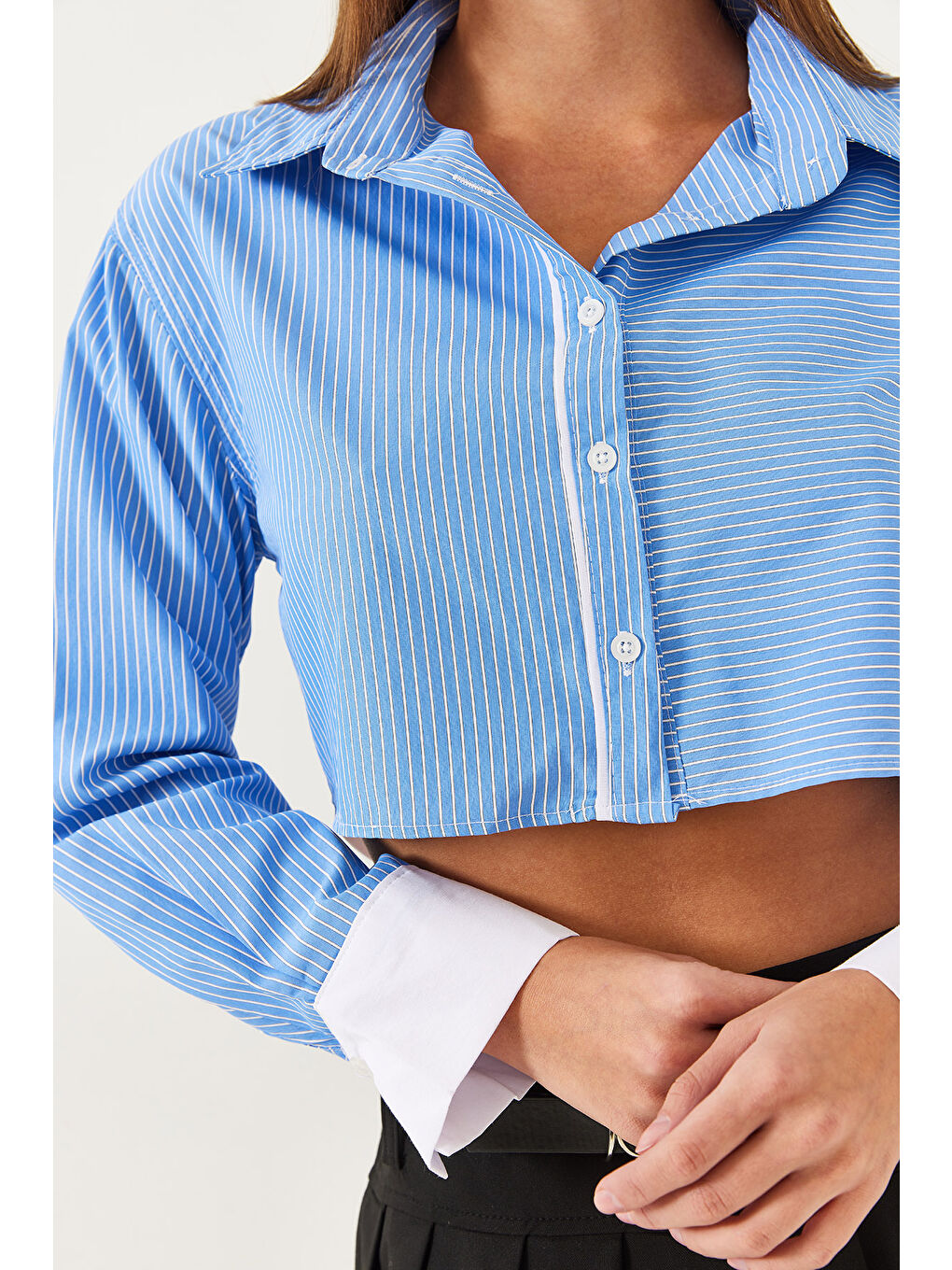 Mavi Kadın Asimetrik Çizgili Manşet Detaylı Crop Gömlek-3