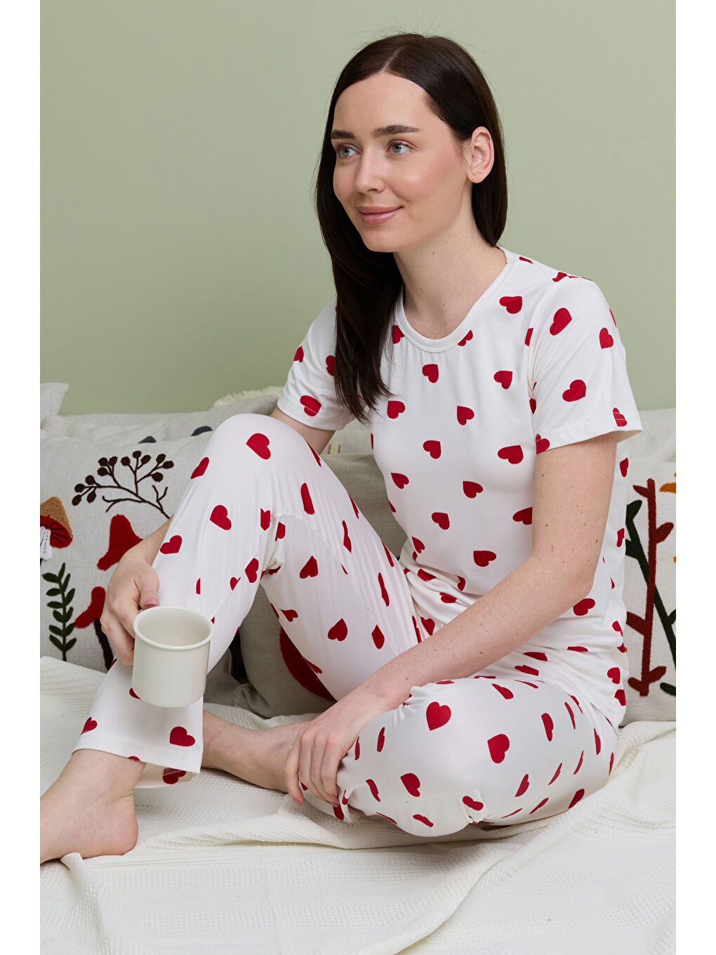 Ekru Büyük Kalpli Desenli Bisiklet Yaka Kısa Kollu Pijama Takımı-1