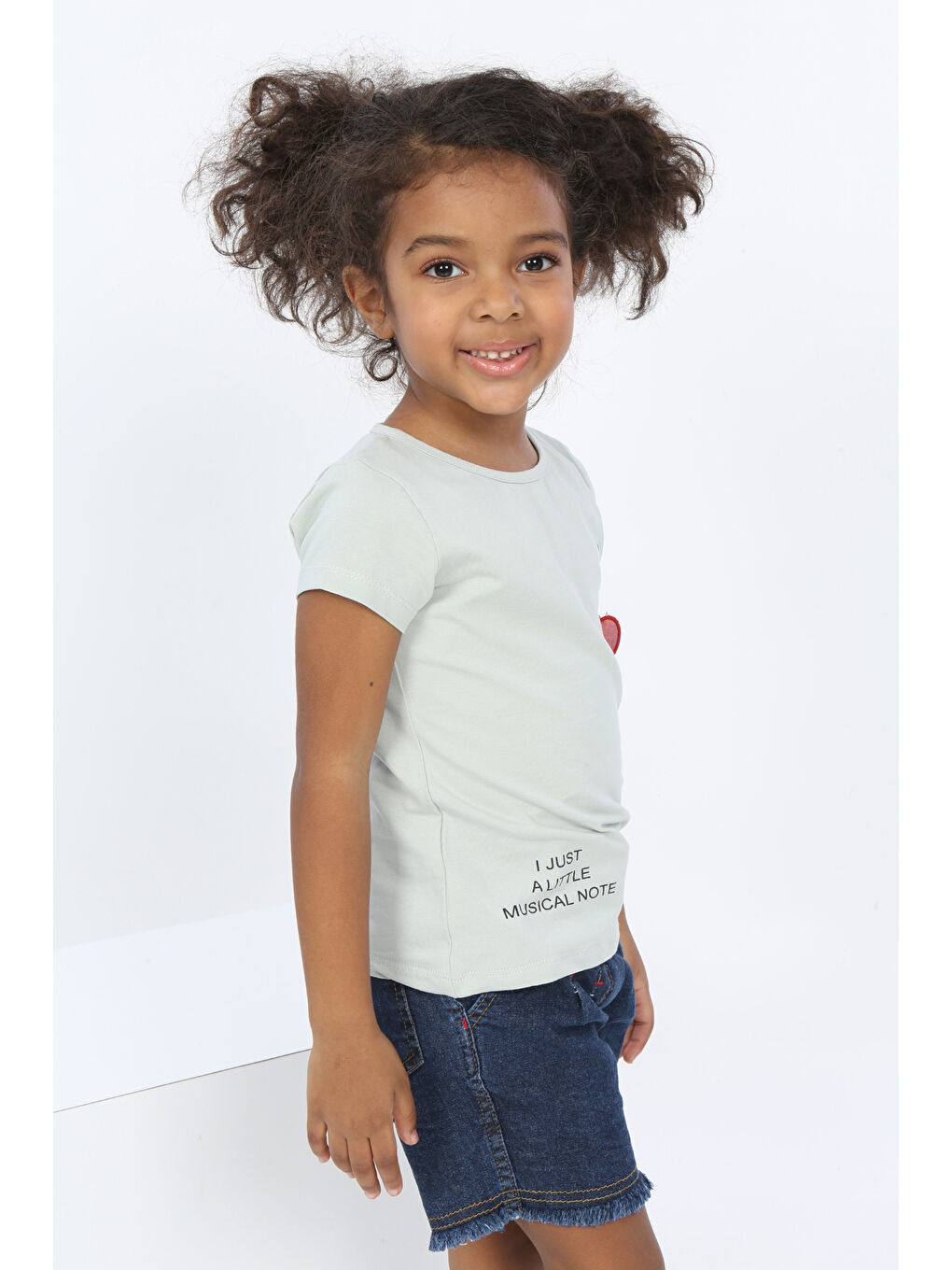 Gri Kız Bebek Göğsü Nota Nakışlı Yazı Baskılı Tişört-1
