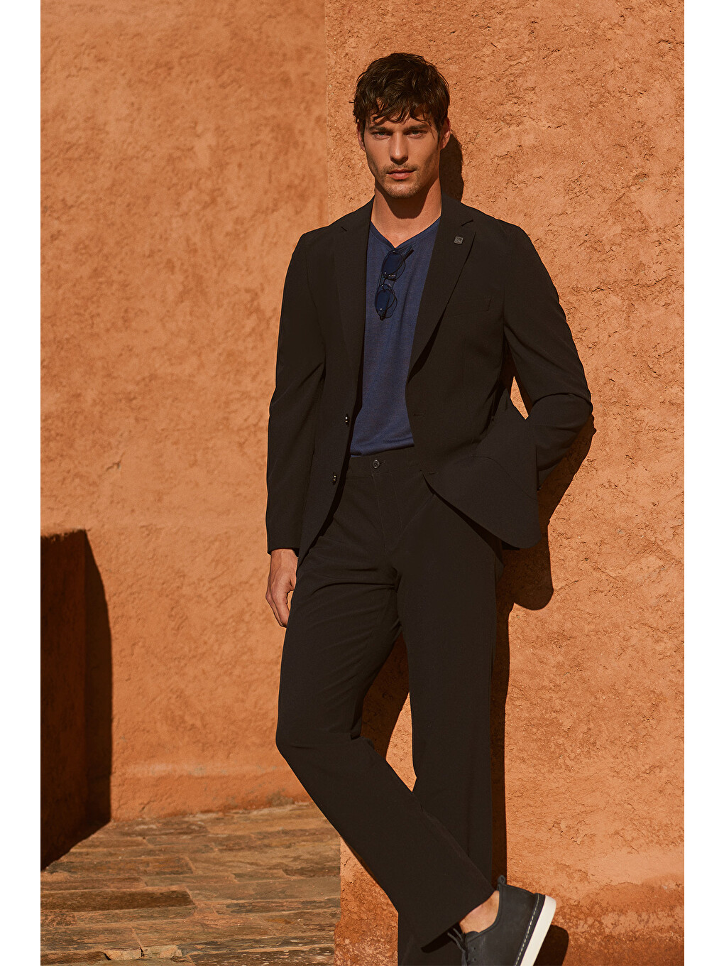 Erkek Siyah Slim Fit Dar Kesim Mono Yaka Desenli Beli Bağlamalı Takım Elbise