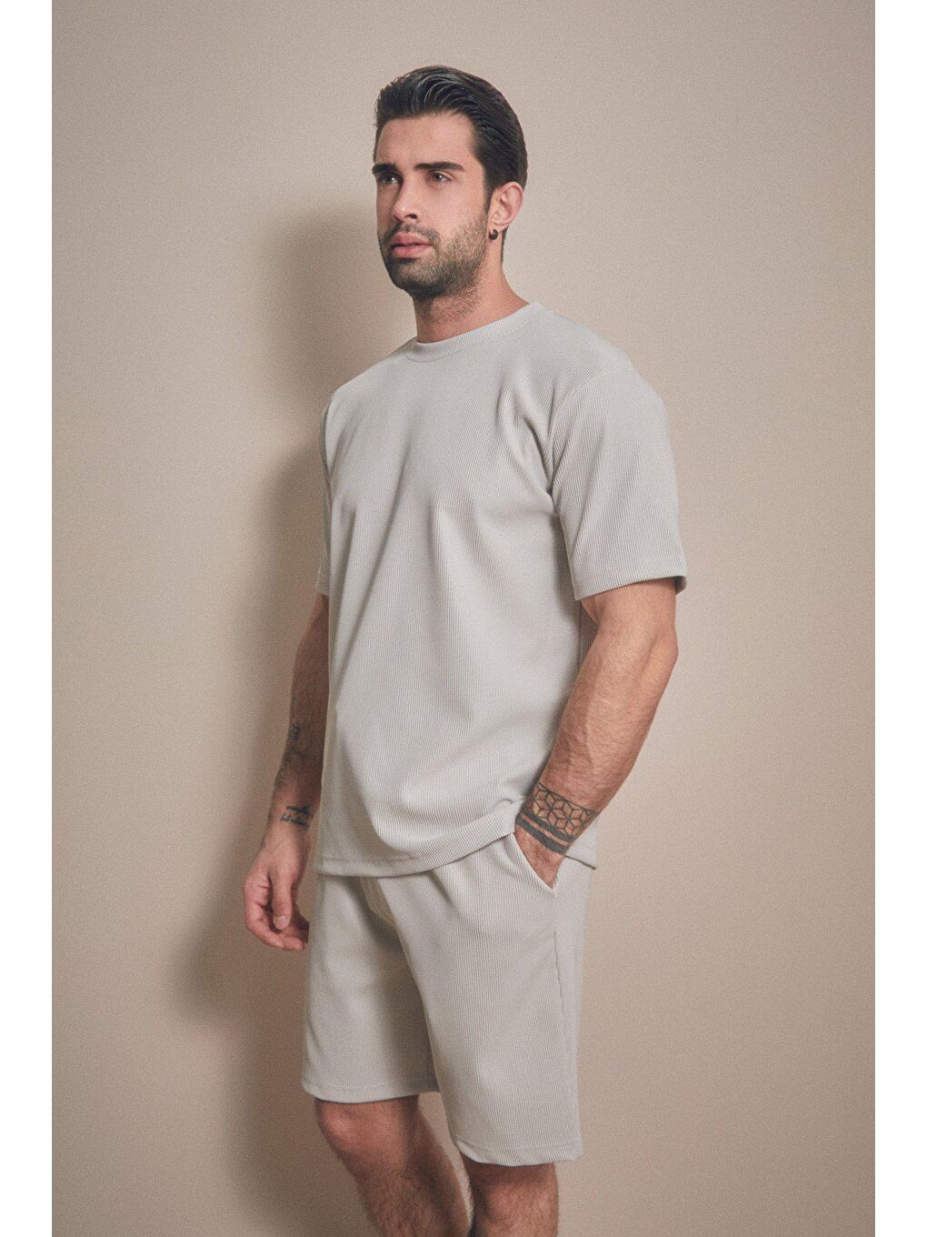 Gri Fitilli Bisiklet Yaka Tişört