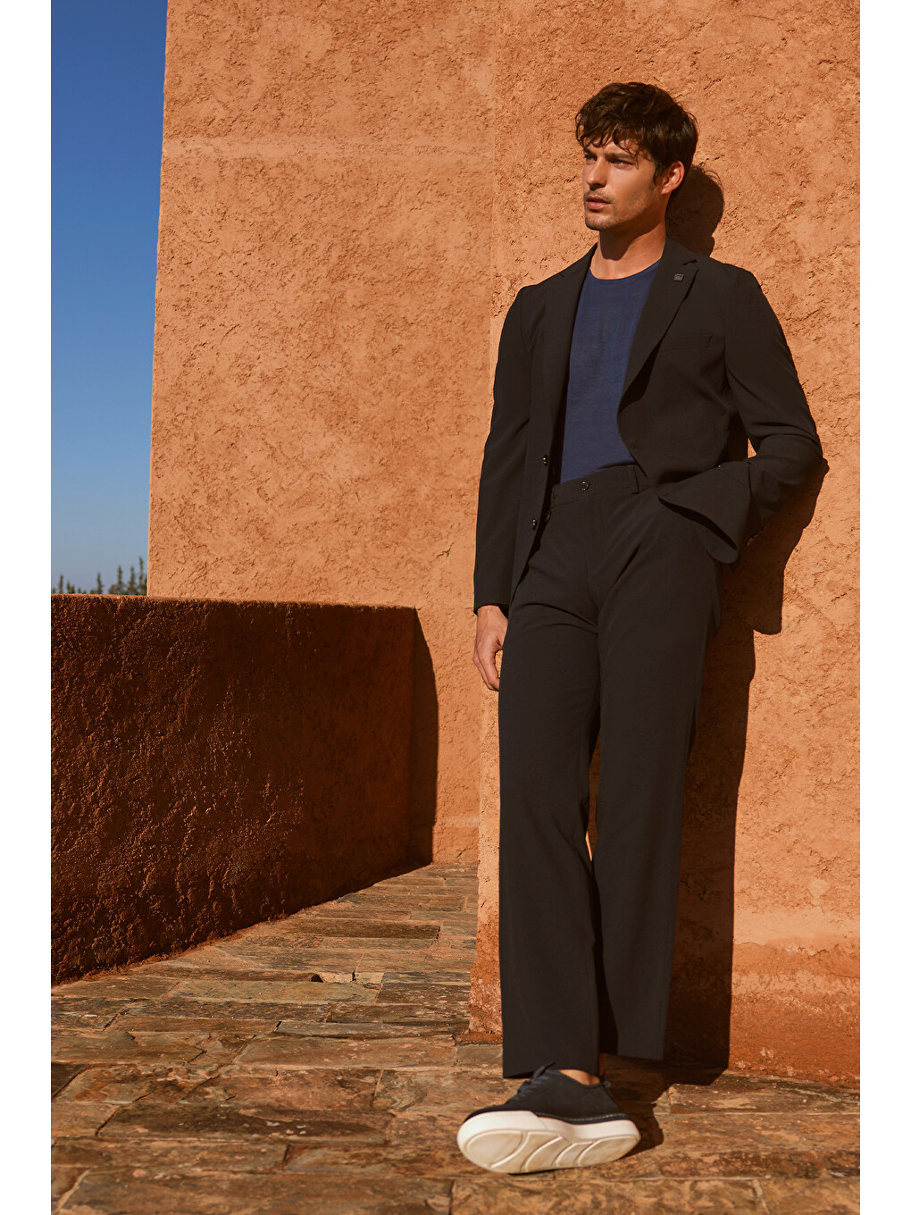 Erkek Siyah Slim Fit Dar Kesim Mono Yaka Desenli Beli Bağlamalı Takım Elbise-1